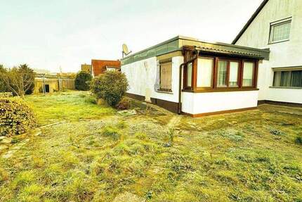 Traumlage! Sanierungsbedürftige Doppelhaushälfte mit Potenzial für Ihre individuelle Gestaltung! 4 zimmer