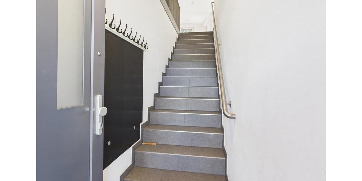 Große komfort Wohnung mit EBK und eigener ca. 25m² großer Dachterrasse 5 zimmer