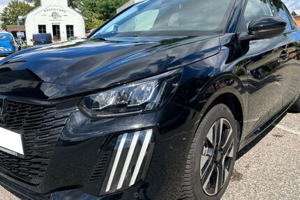 Peugeot 208 13.747 km 17.100 &euro; Nürnberg 90441