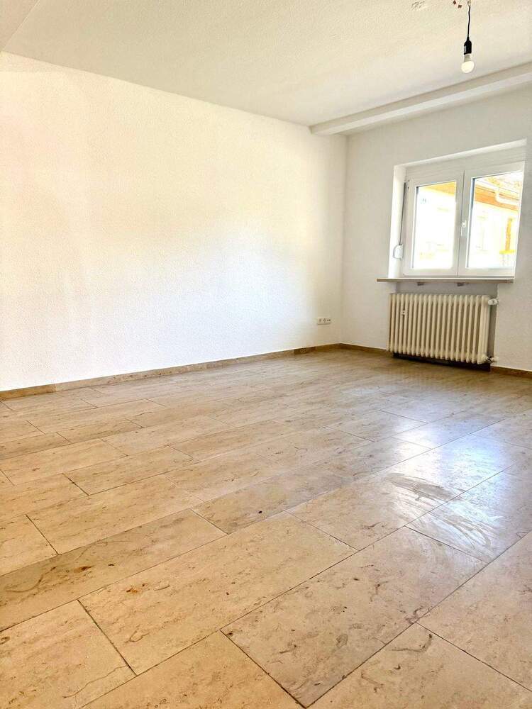 +++ 3-ETAGEN-HAUS MIT VIEL PLATZ UND GROßER TERRASSE IN WEIHERHOF +++