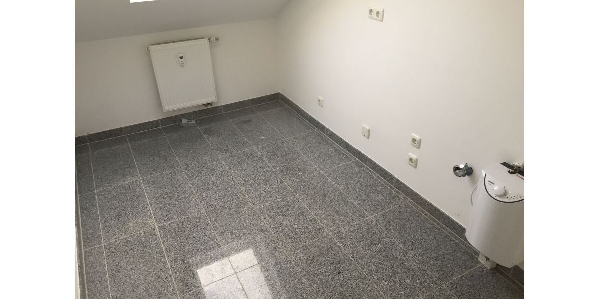 N-Katzwang: Gehobene 2-Zimmer-DG-Wohnung (u.a. mit Parkett, Granit, hell usw.) Top! von Privat - 2- Nürnberg Katzwang | Angebot:25960401