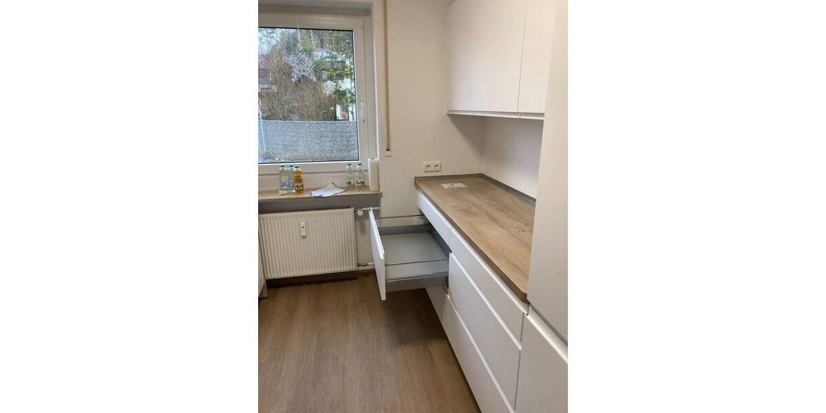 Komplettverkauf: Solides 4 FH auf ca. 989 m² Grund und Betriebsgebäude auf ca. 719 m² Grund (Gesamt ca. 1.708 m² Grundstück). 1 zimmer