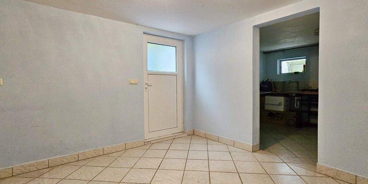 Schönes Reihenendhaus mit Garten, Garage und Stellplatz in Nürnberg-Gebersdorf 5 zimmer