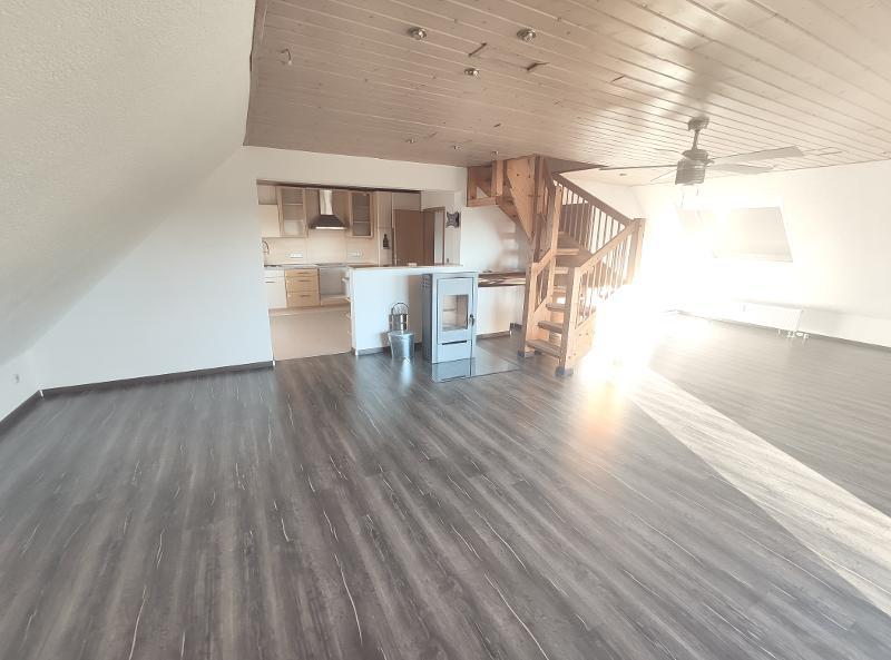 Große Maisonette mit Klimaanlagen (aktuell in 2 Wohnungen unterteilt) mit 2 Balkonen, 2 Einbauküchen und 2 Stellplätzen 5 zimmer