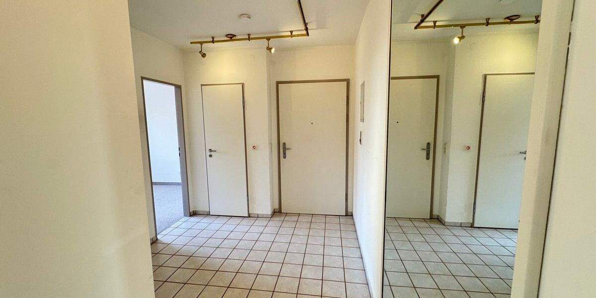 Großzügige 4-Zimmer-Wohnung mit Schwimmbadanteil, 2 Garagen und Zugang zum Gemeinschaftsgarten 4 zimmer