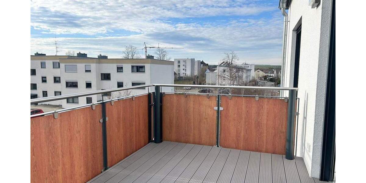 ***LIEBLINGSPLATZ*** SONNIGE 4 ZIMMER WOHNUNG MIT EINBAUKÜCHE UND BALKON 4 zimmer