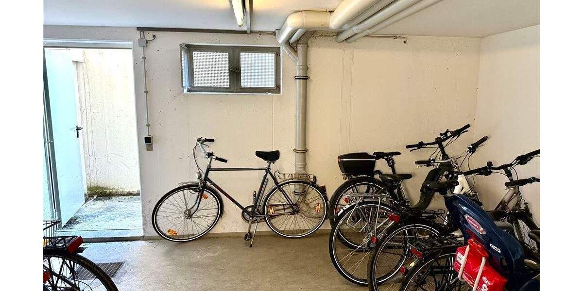 ... Freuen sie sich - hier werden sie sich wohlfühlen: sonnige Dachgeschoss-Wohnung mit Loggia ... 2 zimmer