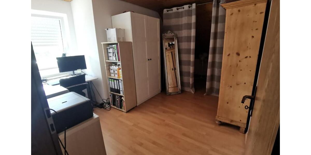 Dachgeschoßwohnung Forchheim - 3 Zimmer, 73 m&sup2;, 860&euro; | Angebot:25238332
