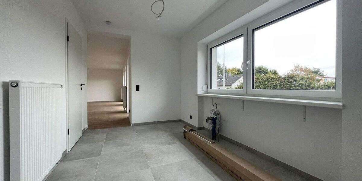 Hochwertige, energetisch sanierte 5-Zimmer-EG-Wohnung mit Balkon, Garten u. 2 Garagenstellplätzen 5 zimmer