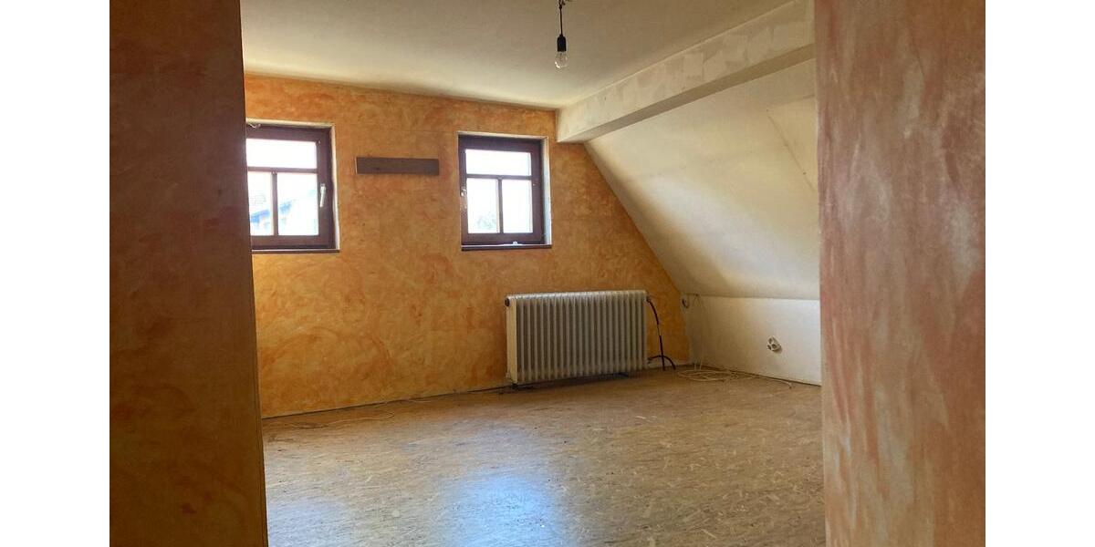 Einfamilienhaus Neuendettelsau - 9 Zimmer, 114 m&sup2;, 140.000&euro; | Angebot:24709906