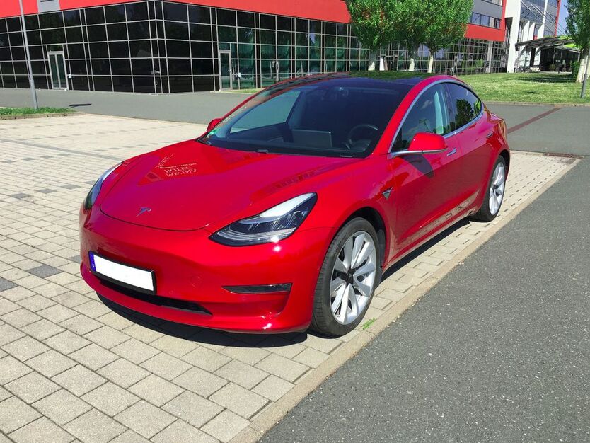 Tesla Model 3 46.884 km 28.499 € Herzogenaurach 91074
