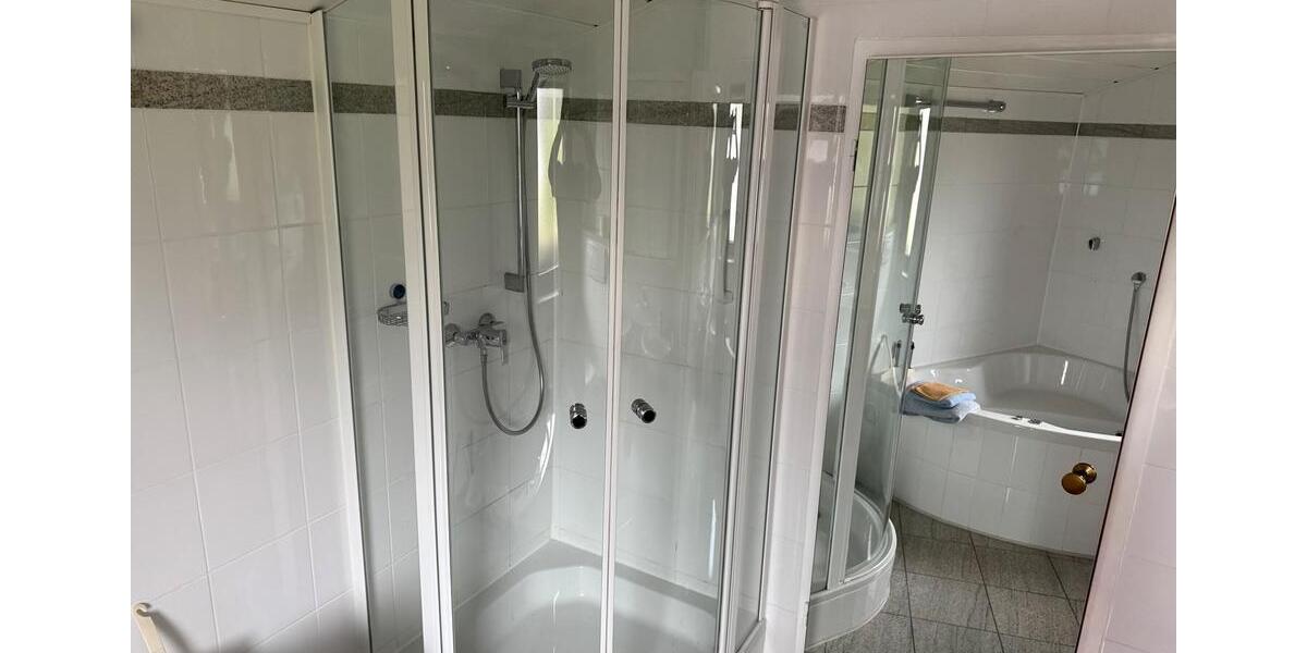 DOPPELHAUSHÄLFTE in Fürth- VACH am Kanal mit Pool und ohne Makler 5 zimmer