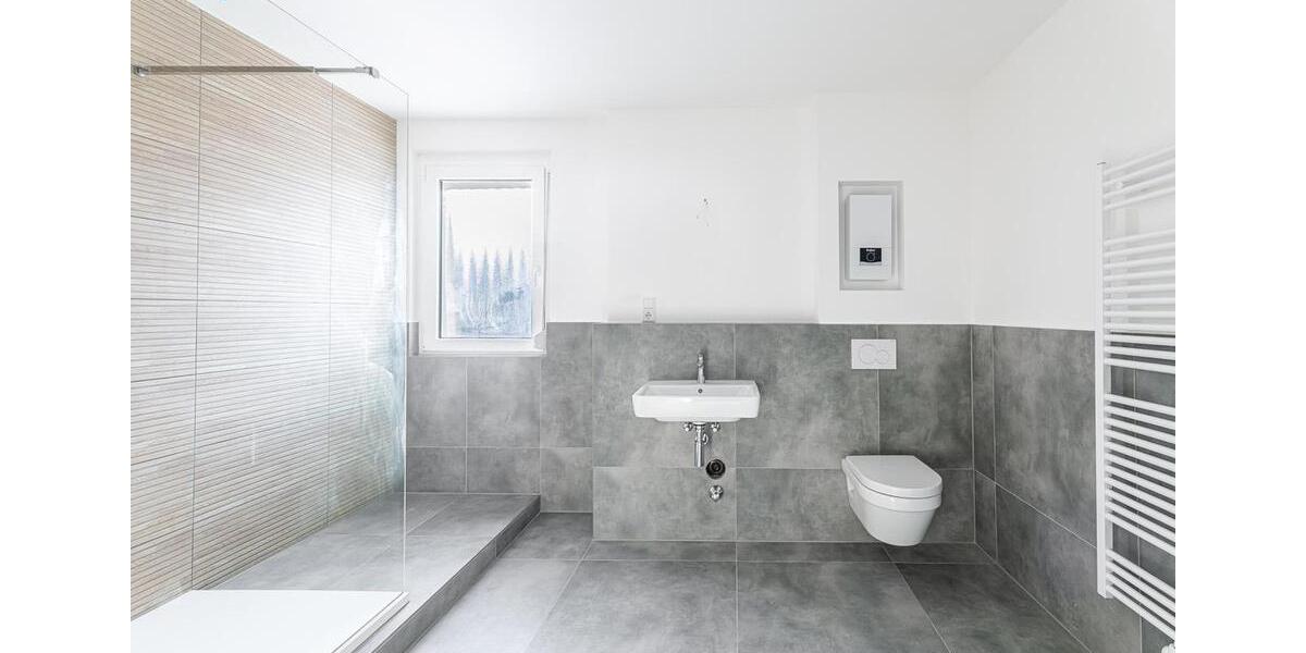 Wunderschöne neu sanierte Wohnung! 2 zimmer