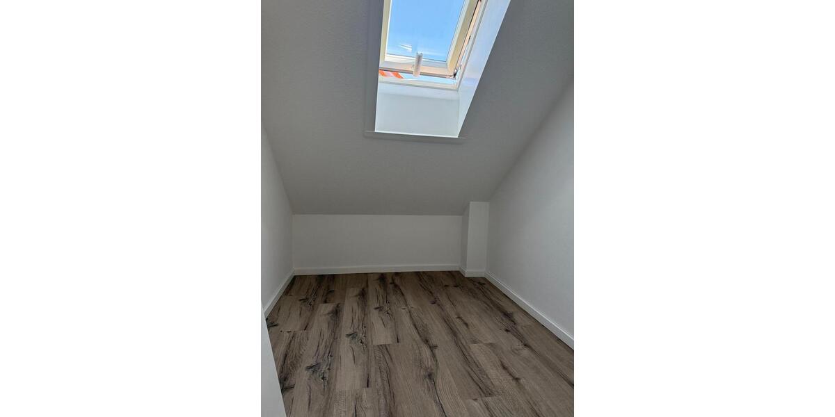 Dachgeschoßwohnung Leinburg - 3 Zimmer, 95 m&sup2;, 1.483&euro; | Angebot:24744600