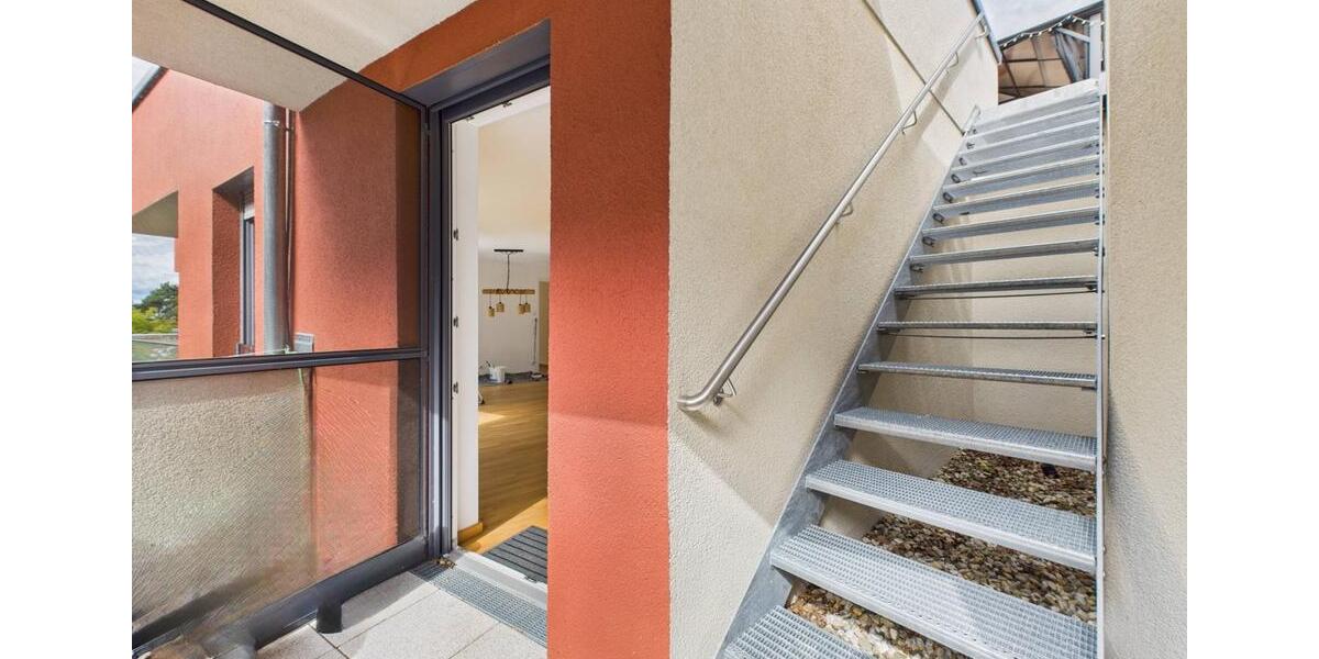 Große komfort Wohnung mit EBK und eigener ca. 25m² großer Dachterrasse 5 zimmer