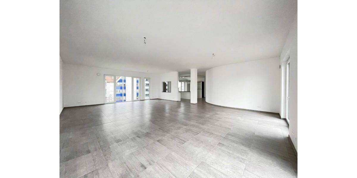 Luxuswohnen!!! Traumhafte XXL-Loftetage mit überdachtem Balkon & schicker Einbauküche in Nürnberg 5 zimmer