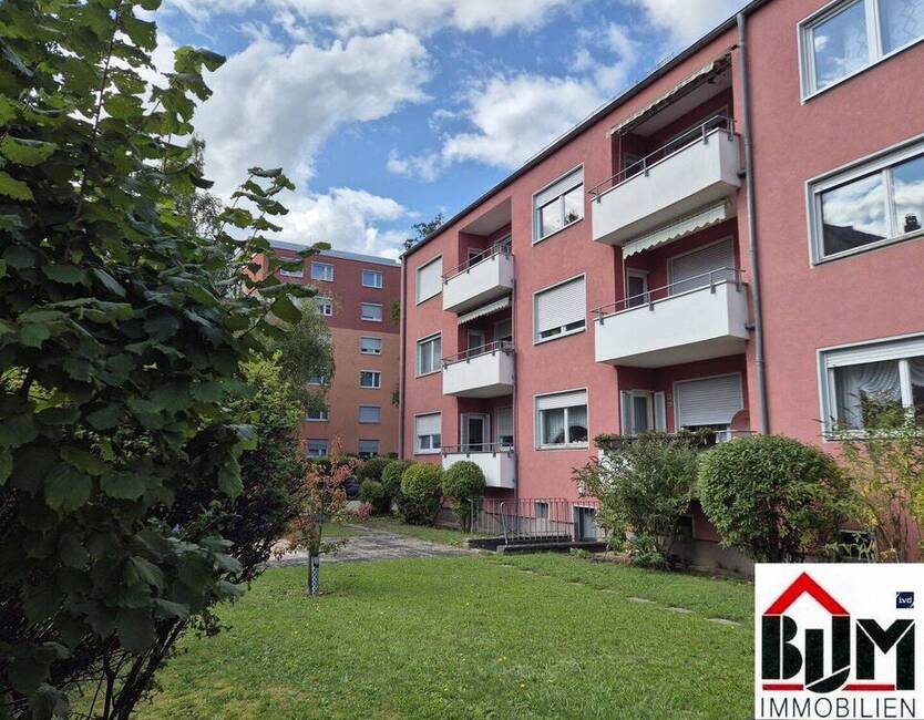 * 2 Zimmer - hell - Süd-Balkon - Küche möglich - gepflegt*