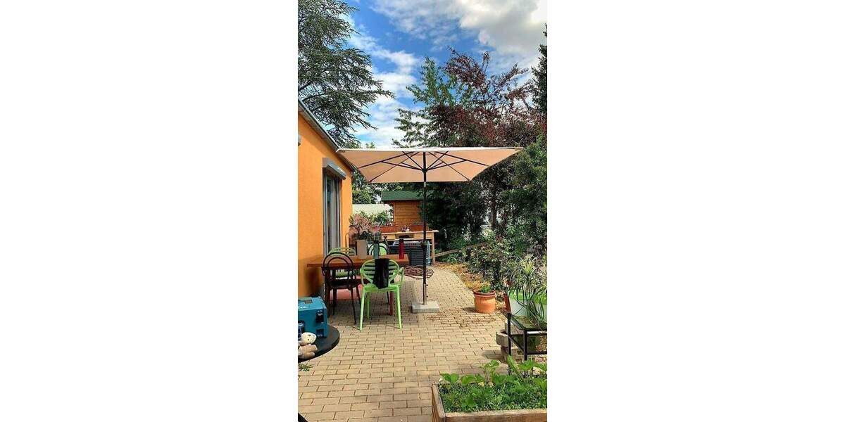 Grünes Wohnen im Erlanger Stadtteil Kosbach. Großzügige 2-Zi-Garten-Wohnung mit Terrasse, Gartenanteil und Carport. 2 zimmer