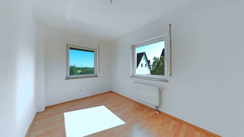 Hier lohnt sich ein zweiter Blick! Ein- oder Zweifamilienhaus mit Doppelgarage in Unterferrieden
