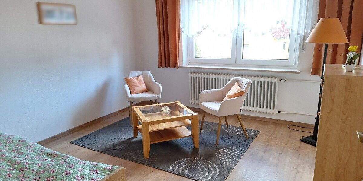 Freiwerdendes Zweifamilienhaus mit Garage in Toplage am Feldrand 6 zimmer