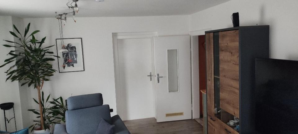 Helle, ruhige, renovierte, 3-Zi-Whg, EG, gute Lage nähe U-Bahn 3 zimmer