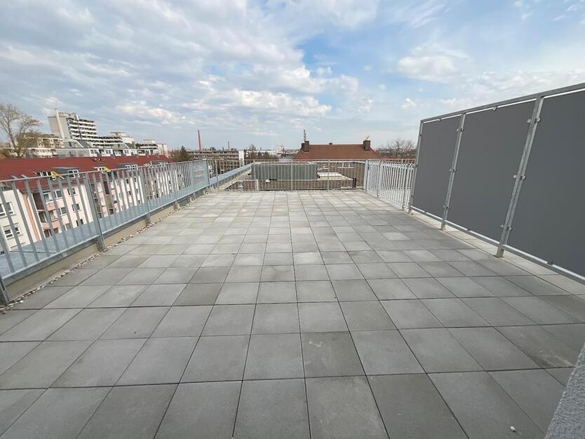 2 Nettokaltmieten frei! *3-Zimmer-Penthouse mit großzügiger Dachterrasse in Nürnberg- Hohe Marter* zimmer
