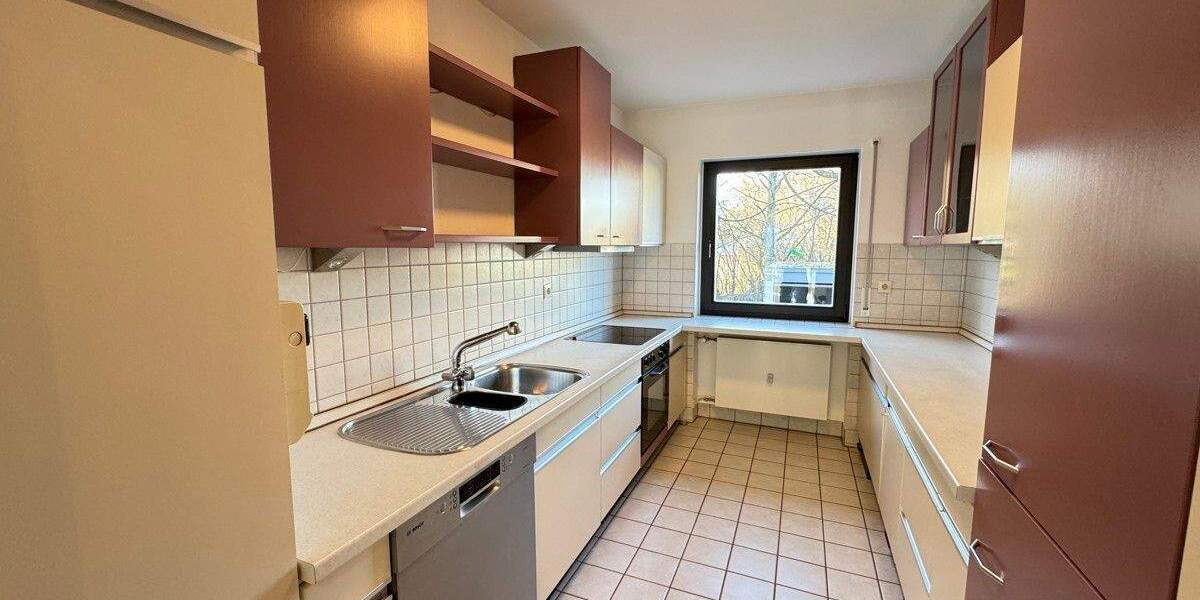 Großzügige 4-Zimmer-Wohnung mit Schwimmbadanteil, 2 Garagen und Zugang zum Gemeinschaftsgarten 4 zimmer