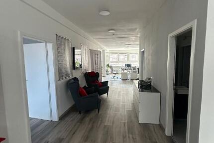 Bürofläche in Stein 130m² mit freier Einteilung als Praxis, Kanzlei, Fitnesstudio uvm. nutzbar zimmer