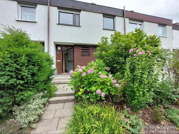 Reihenmittelhaus mit 5 Zimmern, Garten und Garage