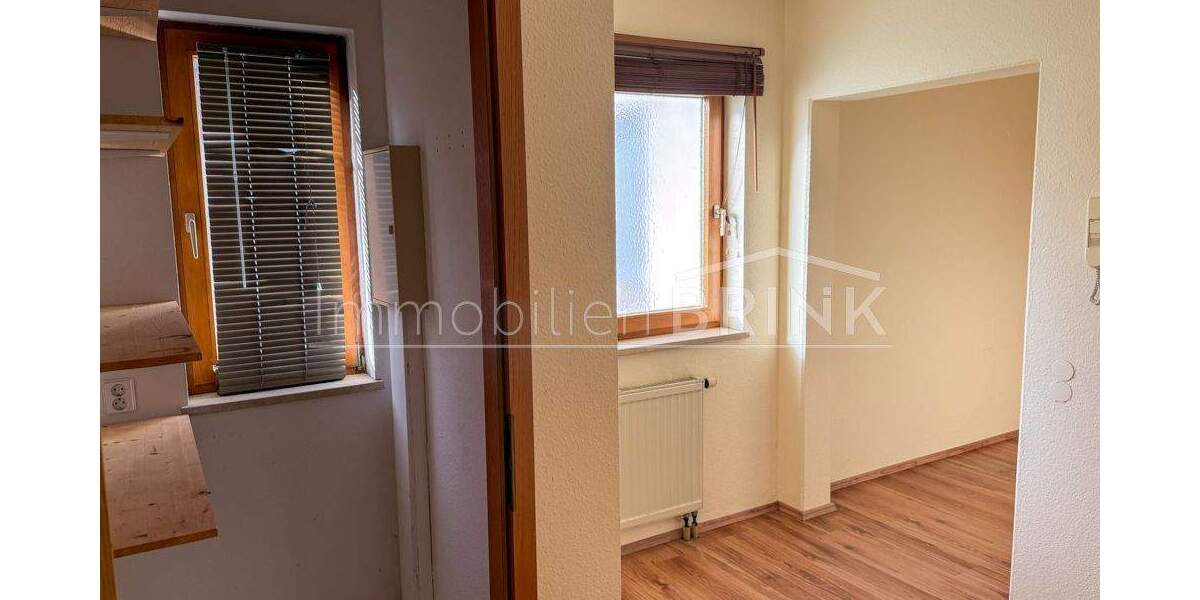 Lichtdurchflutete, große 3-Zimmer Wohnung, Balkon und überdachter Stellplatz in Langenzenn 3 zimmer