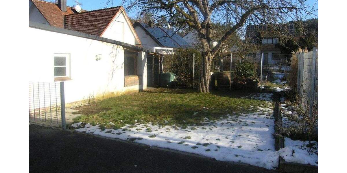 Kleines 3-Zimmer-Reiheneckhaus mit 436 m² Grundstück und Garage zimmer