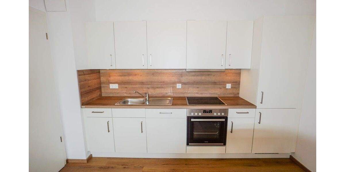 Helle 2-Zimmer- Wohnung mit großem Westbalkon, moderner Einbauküche, XXL-Dusche, Aufzug & Tiefgarage 2 zimmer