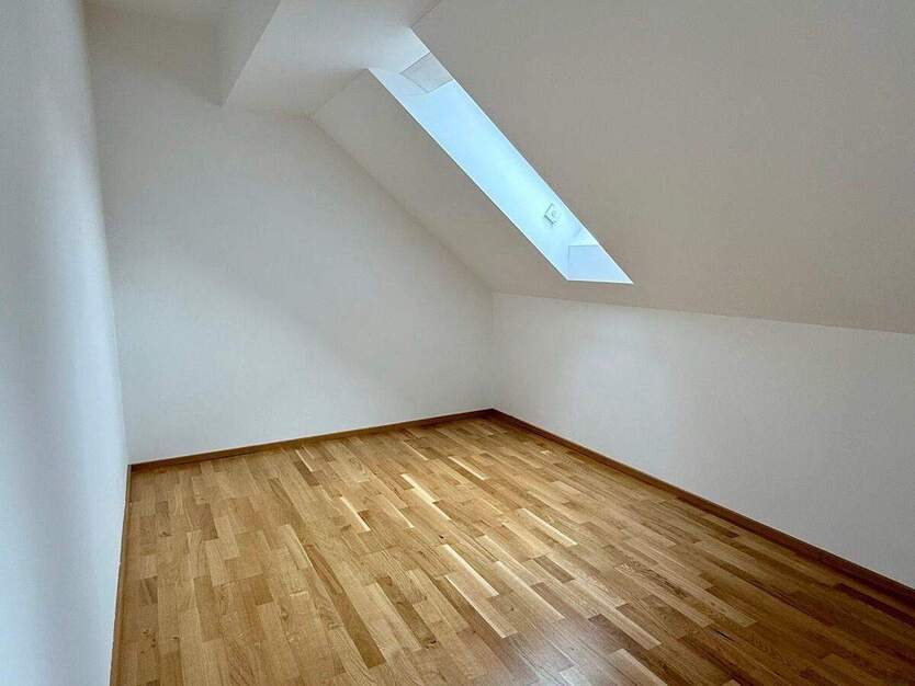 Wunderschöne helle 3 Zi.-Dachgeschoss-Whg. inkl. offener Einbauküche 3 zimmer