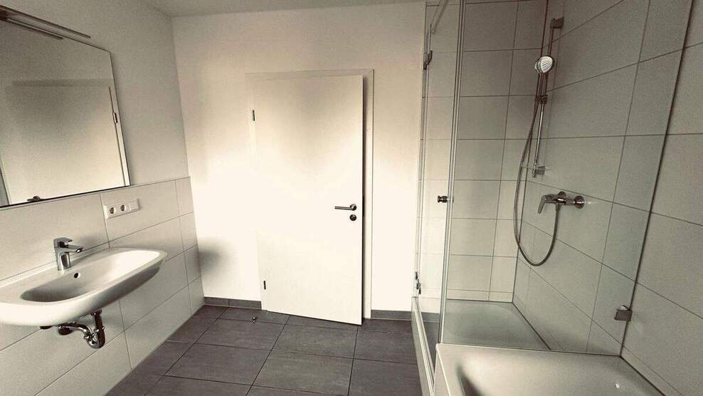 Top sanierte DHH mit neuer EBK + Garage in rhg. Lage N-Ziegelstein 5 zimmer