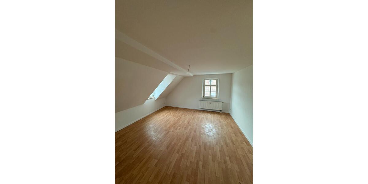 LICHTDURCHFLUTETE 4-ZIMMER DACHGESCHOSSWOHNUNG INKL. STELLPLATZ I 4 zimmer