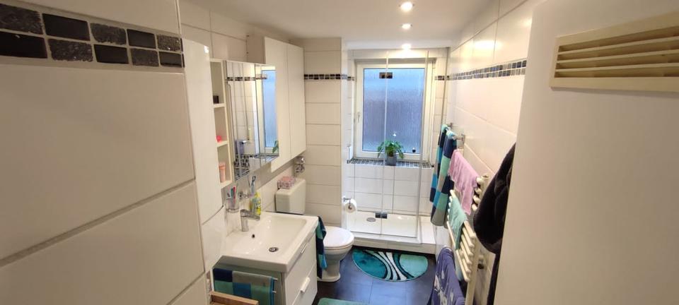 Helle, ruhige, renovierte, 3-Zi-Whg, EG, gute Lage nähe U-Bahn 3 zimmer