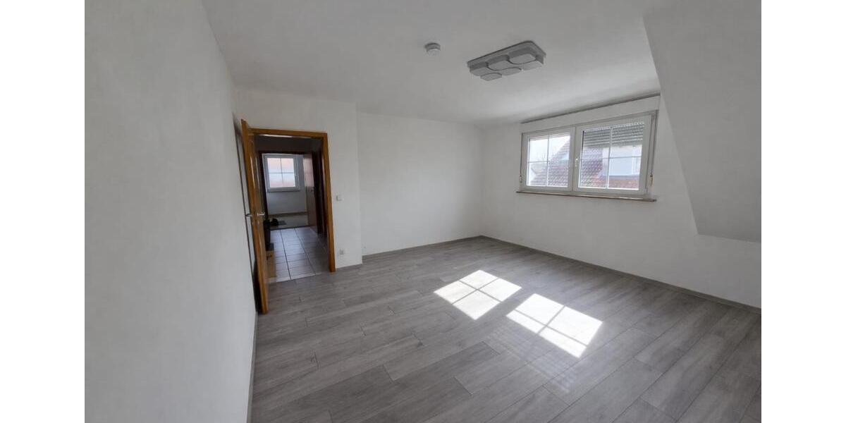 Dachgeschoßwohnung Fürth Atzenhof - 2.5 Zimmer, 69 m&sup2;, 890&euro; | Angebot:26208334