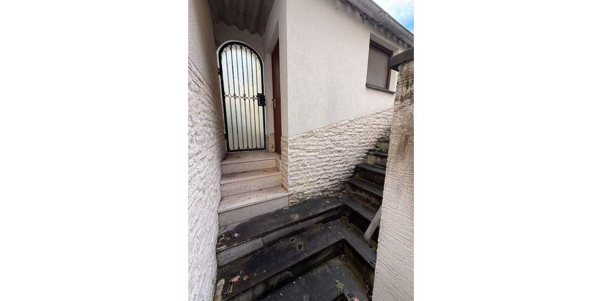 Einfamilienhaus Roßtal - 7 Zimmer, 165 m&sup2;, 450.000&euro; | Angebot:25703799