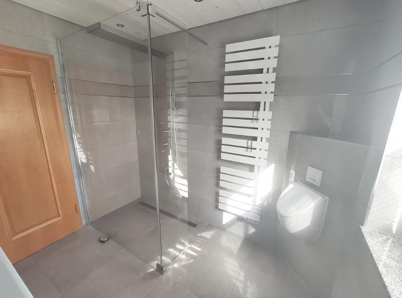 Zweifamilienhaus in Ortsrandlage mit Doppelgarage, Pool und gehobener Ausstattung 8 zimmer