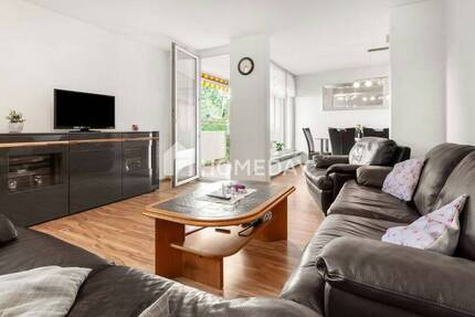 Hell, modernisiert und bezugsfrei: 4-Zimmer-Wohnung mit Weitblick & Dachterrassenzugang