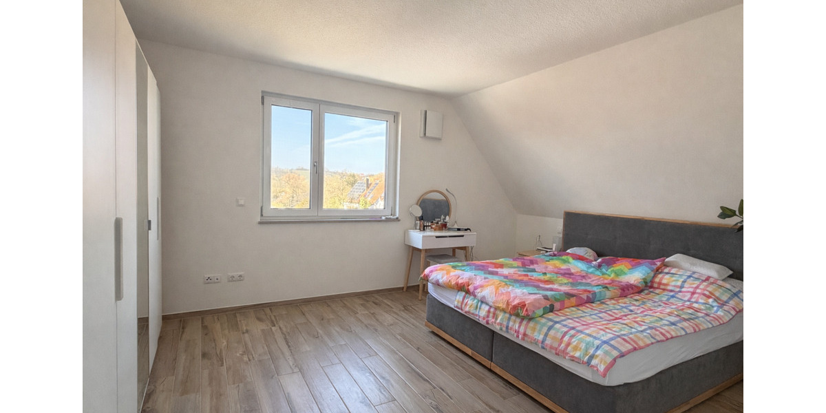 Dachgeschoßwohnung Eckental - 3 Zimmer, 88 m&sup2;, 2.000&euro; | Angebot:25395627