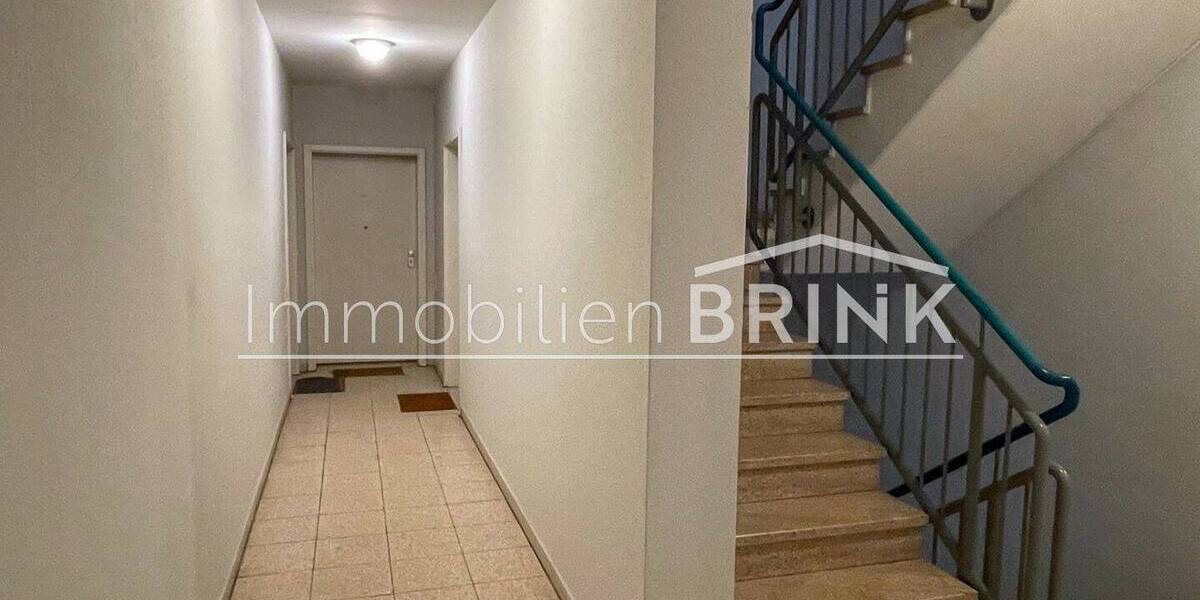 Frei ab 01.05.2026: Schnuckelige, helle 2-Zimmer Wohnung, senioren-, behindertengeeignet, mit TG-Platz und drei Außenstellplätzen 2 zimmer