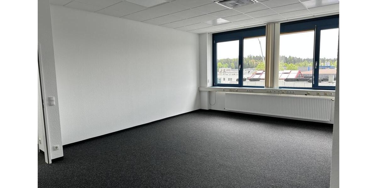 Neuwertiges Büro (ca. 42qm) mit Blick auf den Moritzberg in der Industriestraße 23a zimmer