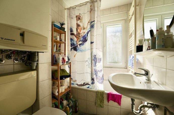 Provisionsfrei! Bereits freie & freundliche 2-Zimmer-Wohnung im 1.Stock in charmantem Mehrfamilienhaus am Wöhrder See