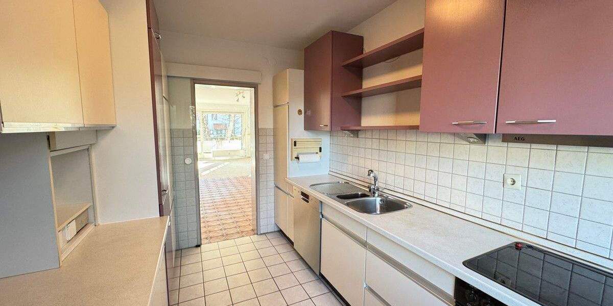 Großzügige 4-Zimmer-Wohnung mit Schwimmbadanteil, 2 Garagen und Zugang zum Gemeinschaftsgarten 4 zimmer