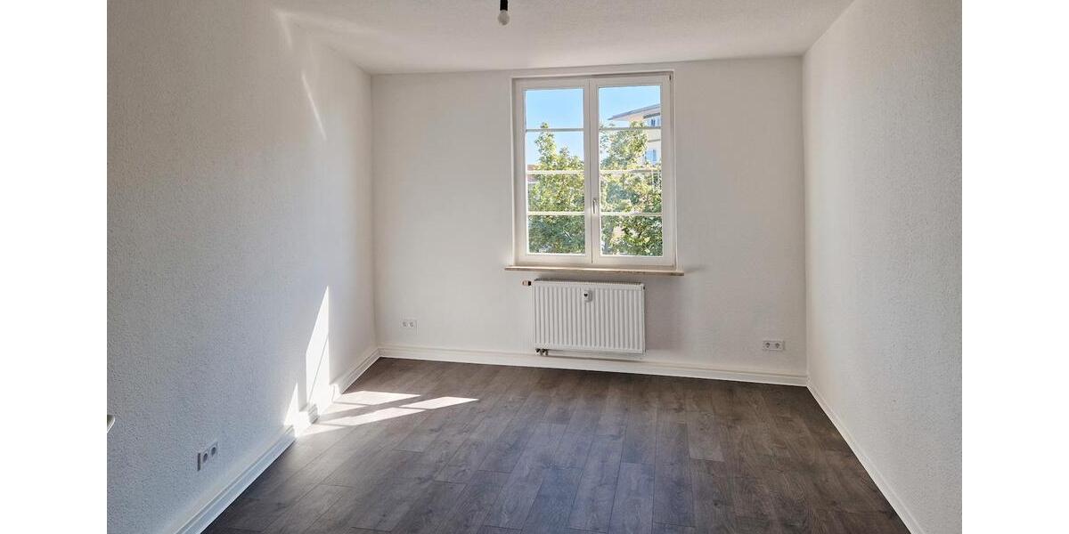 Top Zustand - Frisch renovierte 2 Zimmer-Altbauwohnung in Fürth zimmer