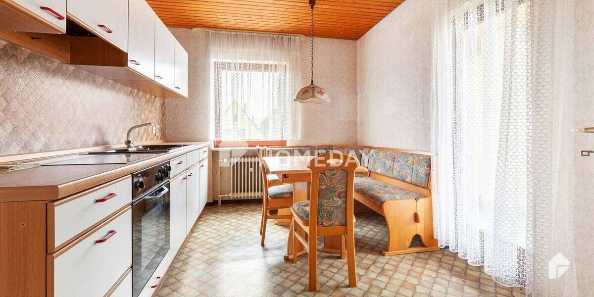 Attraktives Zweifamilienhaus mit 8 Zimmern, EBK und Garage in ruhiger Lage von Nürnberg 8 zimmer