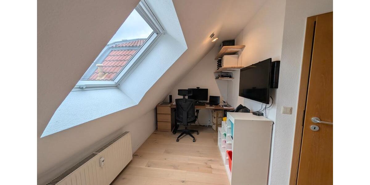 Dachgeschoßwohnung Nürnberg Hasenbuck - 3 Zimmer, 102 m&sup2;, 385.000&euro; | Angebot:26507168