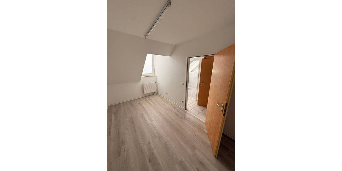Etagenwohnung Fürth Poppenreuth - 3 Zimmer, 94 m&sup2;, 1.100&euro; | Angebot:26851114