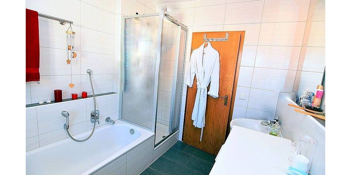Etagenwohnung Roth - 3 Zimmer, 100 m&sup2;, 950&euro; | Angebot:26733333